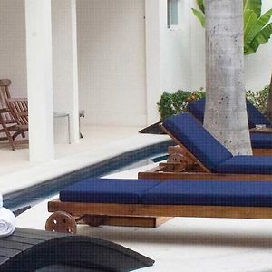 El Hotelito